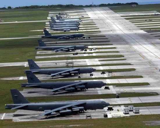 Máy bay ném bom chiến lược của quân đội Mỹ đóng ở căn cứ không quân Anderson-Guam